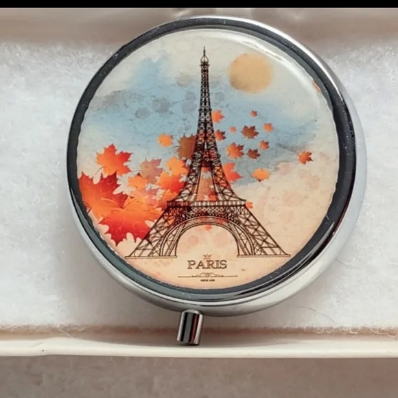 Pill Case Container Eiffel Tower Design  NIP - Picture 1 of 6